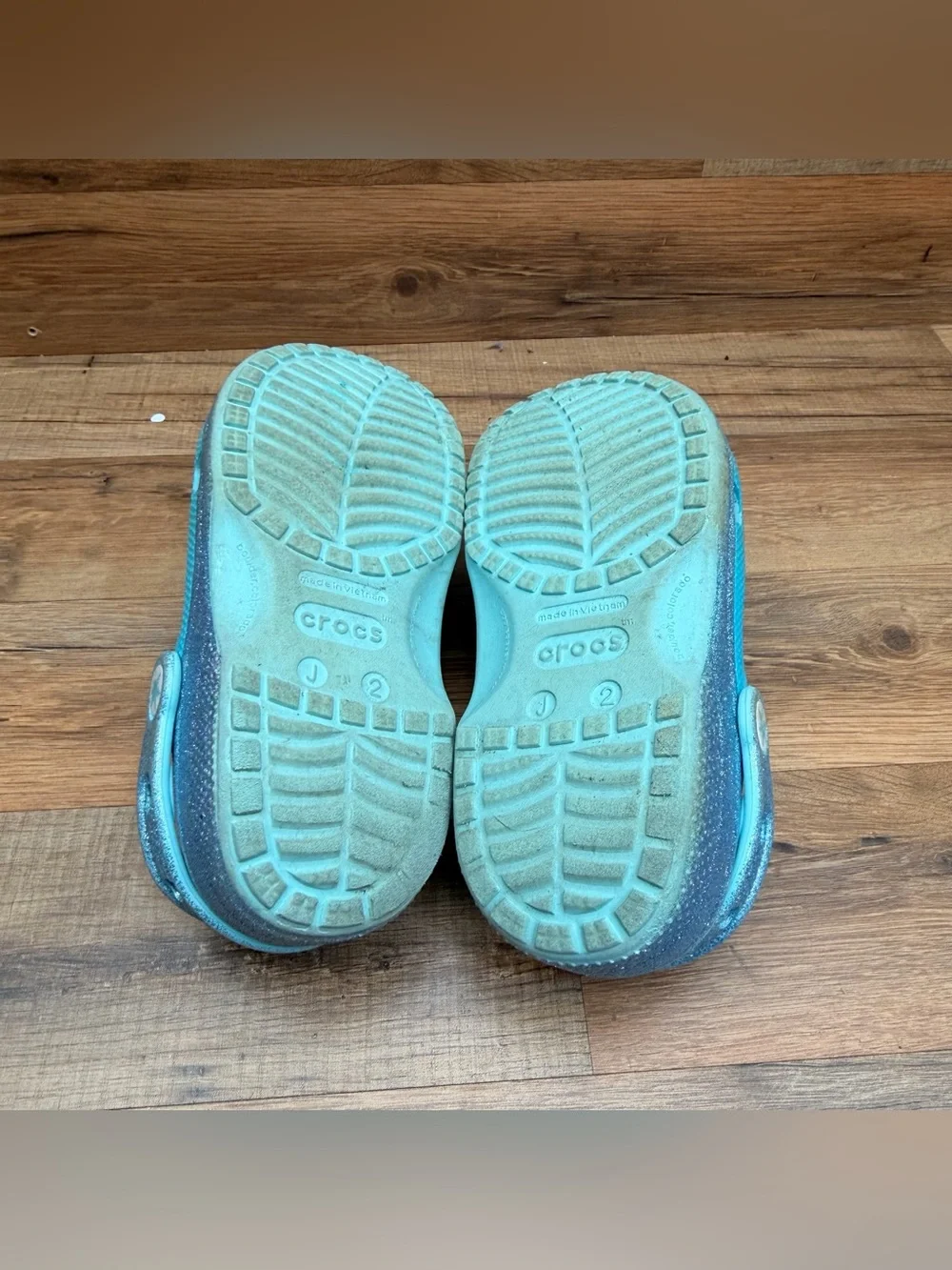Crocs Blue Kids' size J2 Snowflake Clog Sandals